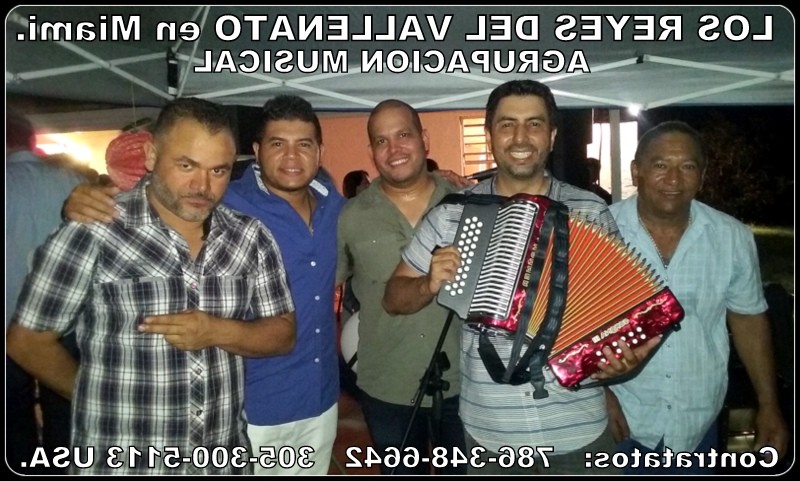 Grupo vallenato Miami en presentación nocturna