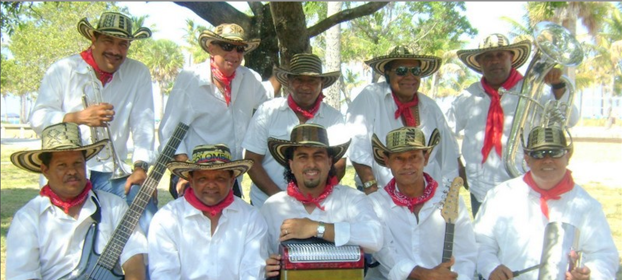 Los Corraleros de Miami en concierto